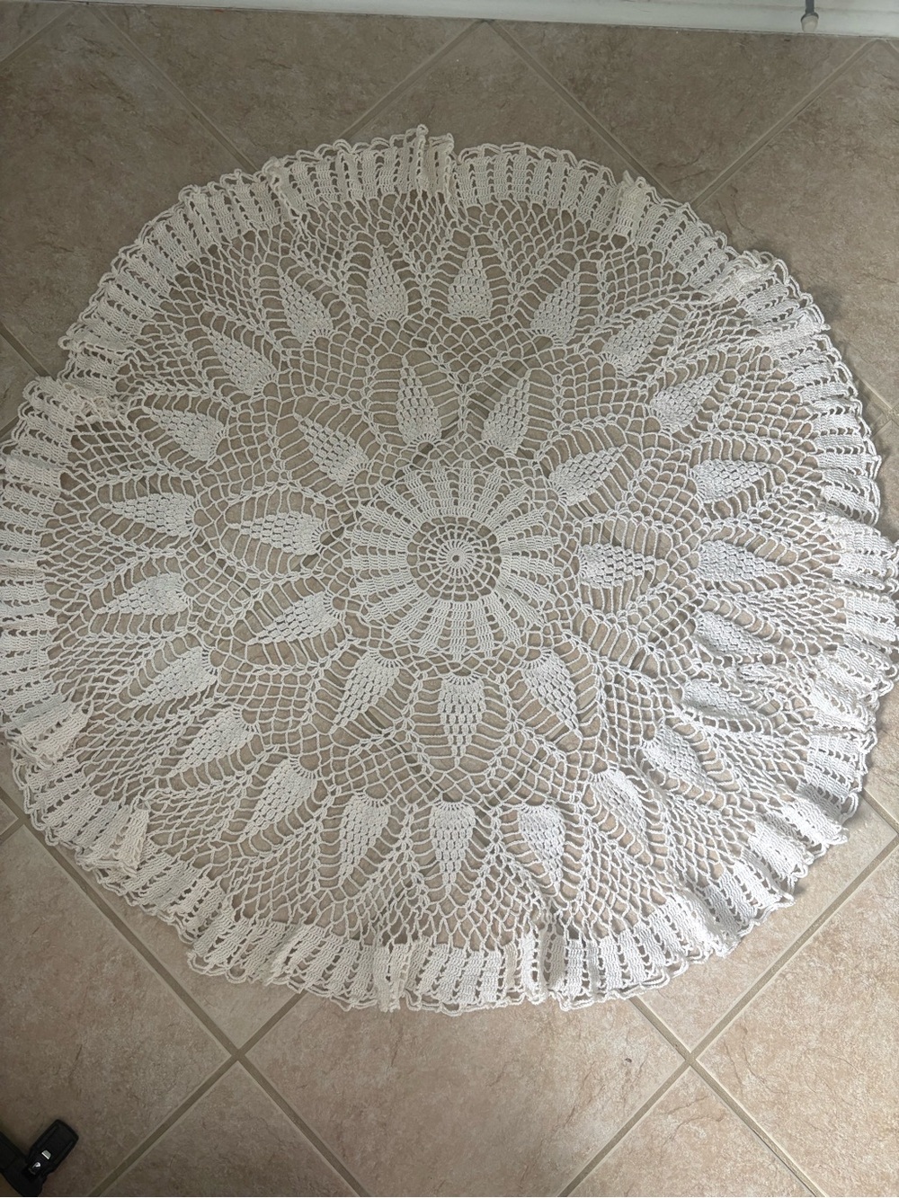 vintage handmade ivory cotton crochet pineapple motif round tablecloth 36 inch